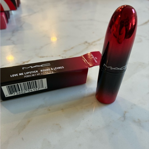 MAC You’re so Vain Lipstick in Deep pink. So pretty! Discontinued colour. - Picture 5 of 12